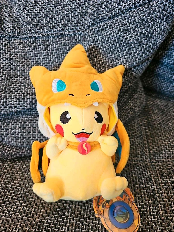 Pokemon Pikachu Glurak Plüschtier in 2 Varianten in Solingen