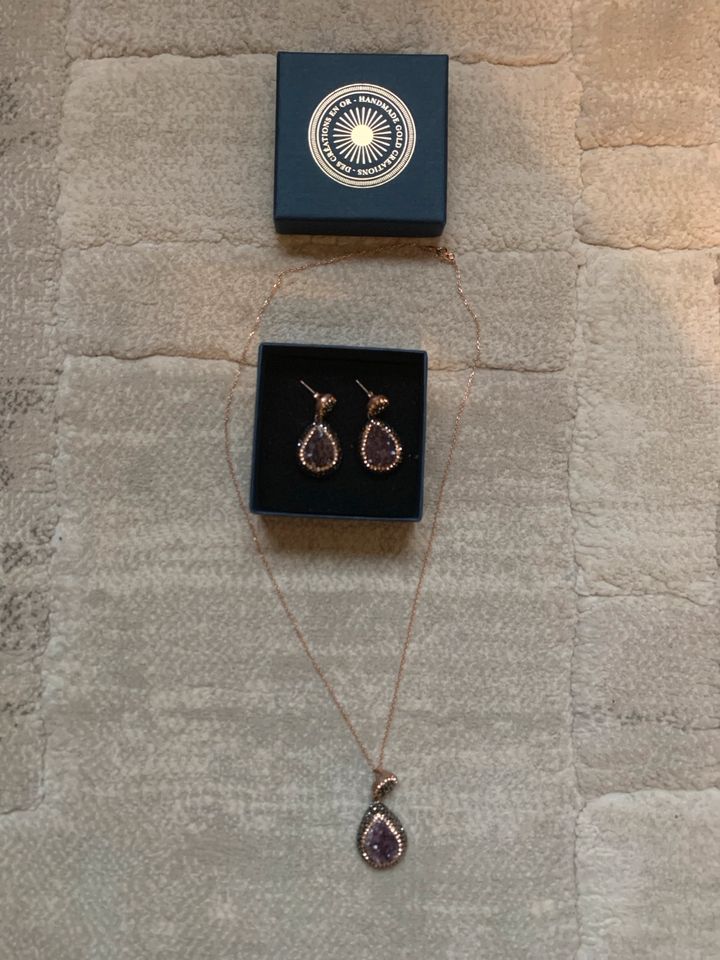 Kristallkette mit Ohrringen handgemacht in Roséfarben und lila in Ludwigshafen
