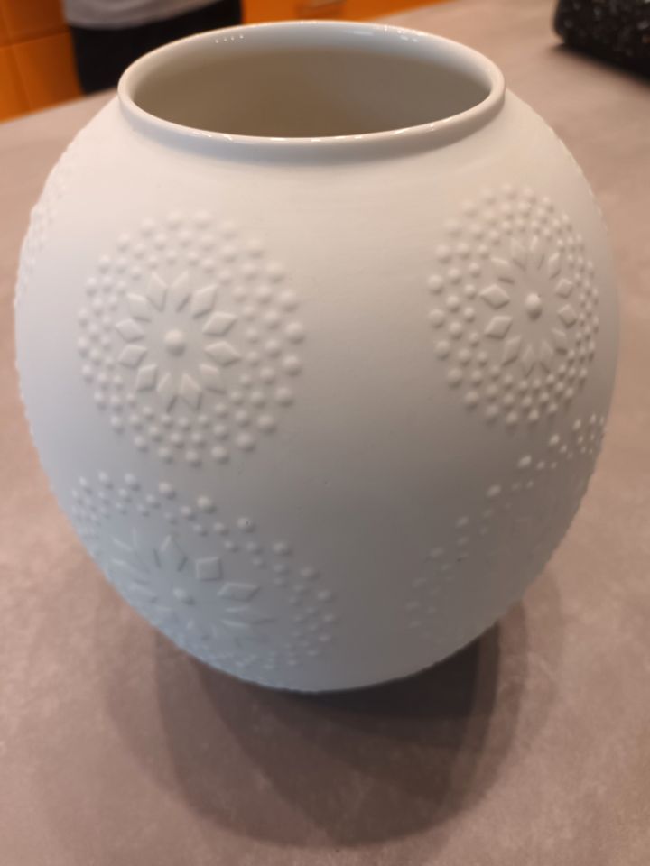 Hutschenreuther Vase – weiß matt –gebraucht- in Freiensteinau