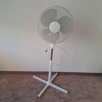 Weißer Standventilator Bodenventilator höhenverstellbar 50 Watt Baden-Württemberg - Gärtringen Vorschau