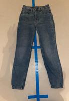 Eine dunkelblaue Hose von Divided Gr. 36 Niedersachsen - Wittmund Vorschau