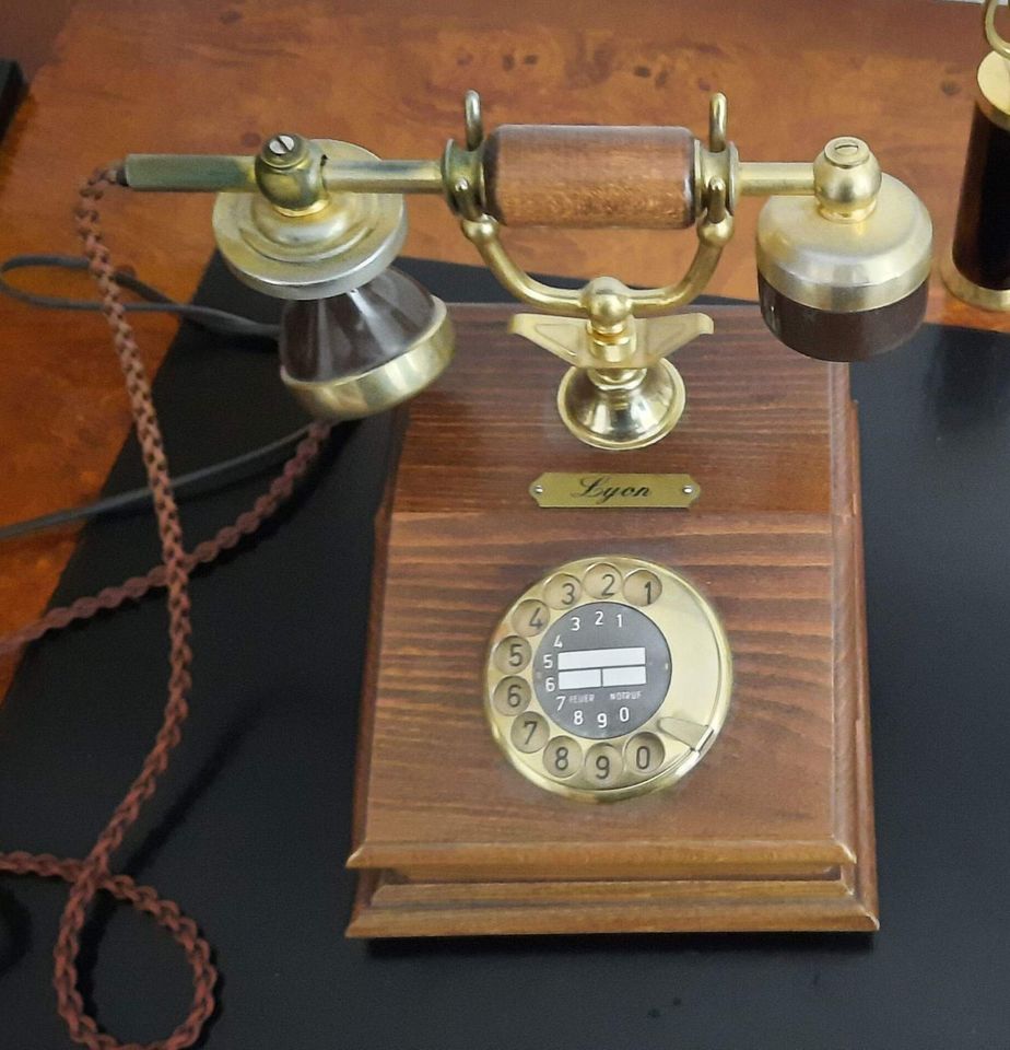 Nostalgie Telefon Lyon von 1985 in Leinfelden-Echterdingen