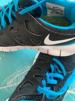 Nike Free Run 38,5 (5) leicht weich flexibel schwarz blau Brandenburg - Stahnsdorf Vorschau