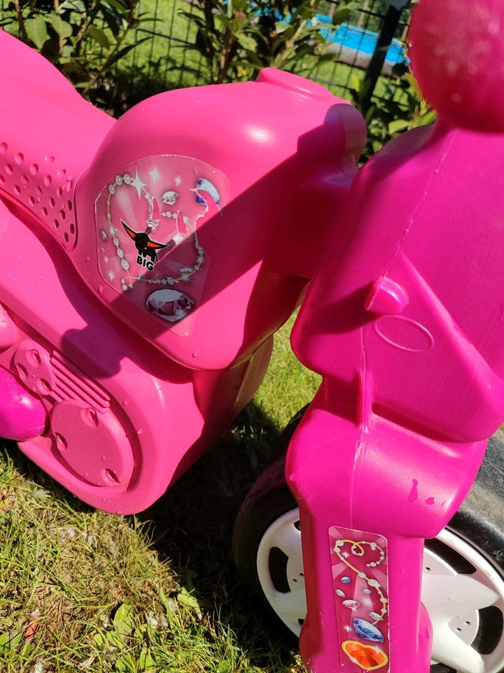 Pinkes Motorrad von BIG in Dortmund