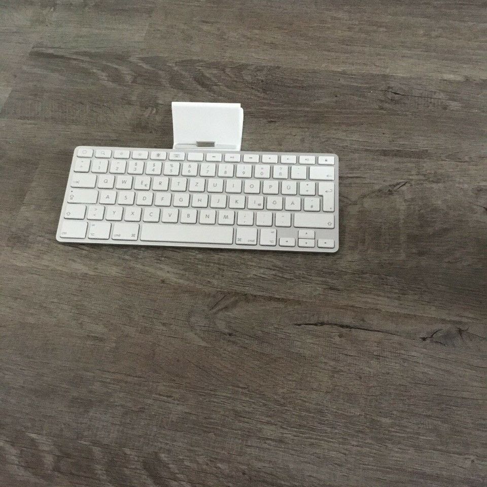 Apple iPad Keyboard Dock in Schirmitz