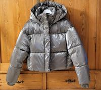 Zara Damen Puffer-Jacke M cropped Kapuze Silber/Grau glänzend Sachsen - Arnsdorf Vorschau