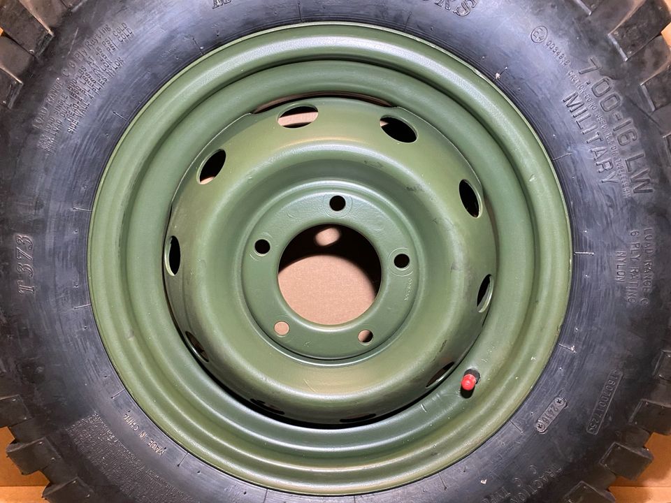 Ford Mutt Reifen Neu und Stehlfelge in Visbek