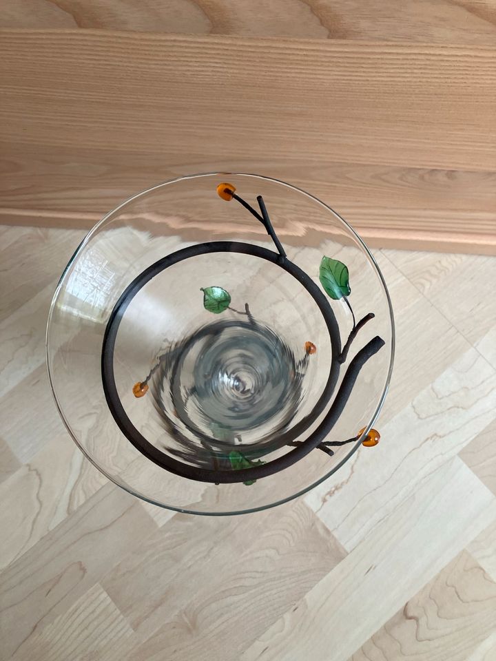 Sehr schöne Vase mit metallverzierung und Glasblättern in Mistelgau