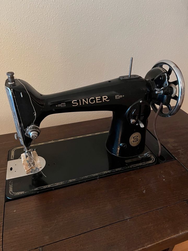 Singer 201D Tisch-Nähmaschine in Neuötting