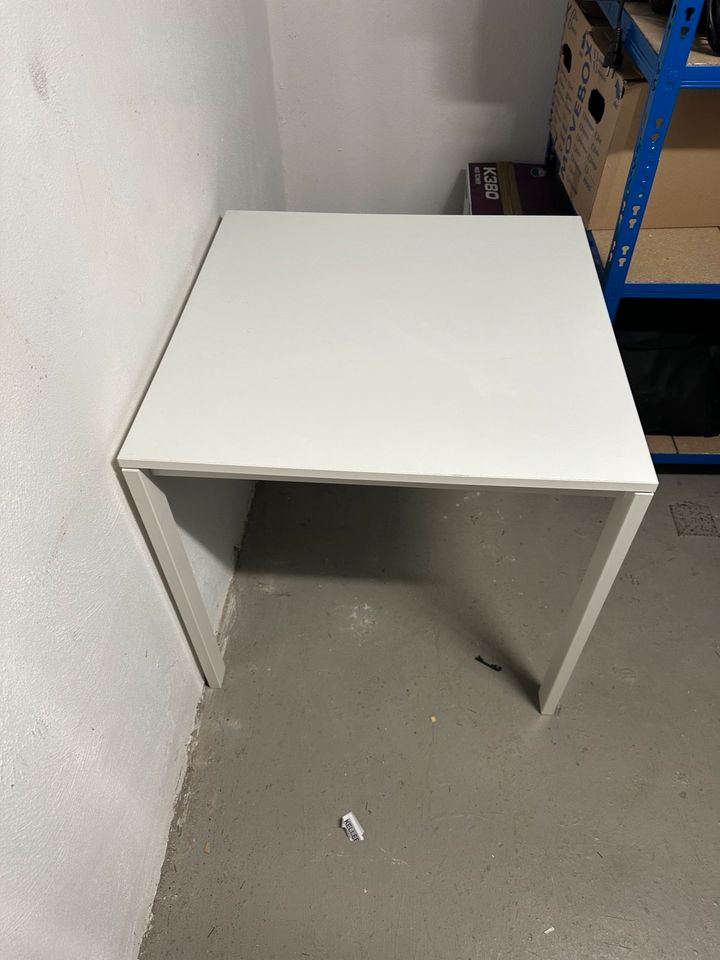 Weißer IKEA Tisch aus Metall in Lübeck