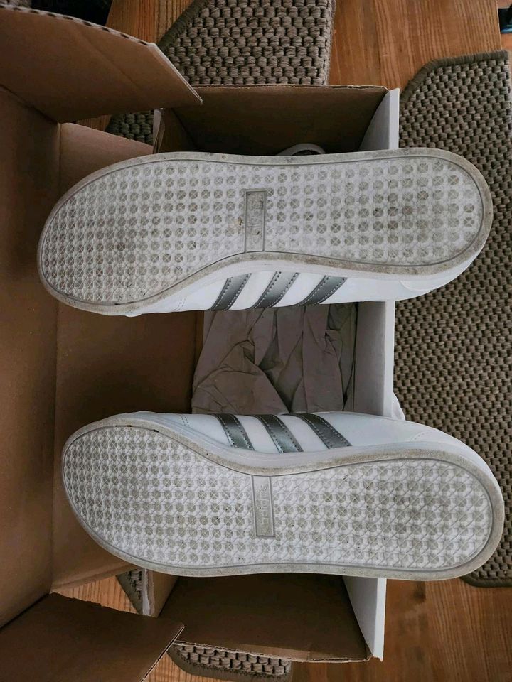 Adidas Damen-Sneaker zu verkaufen in Bergisch Gladbach