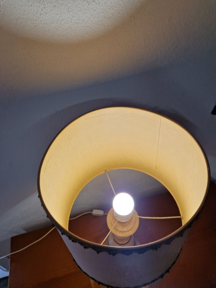 italienische Vintage Tischlampe, edle Lampe mit großem Schirm in Möhrendorf