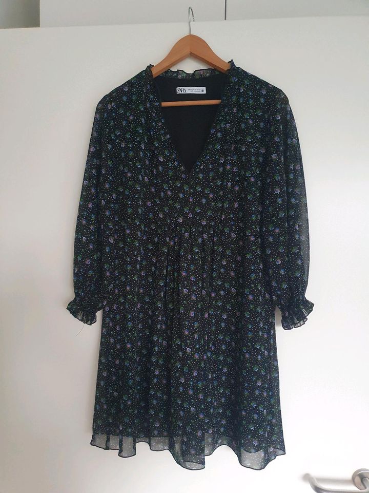 Florales Kleid gr.XL von Zara in Hamburg