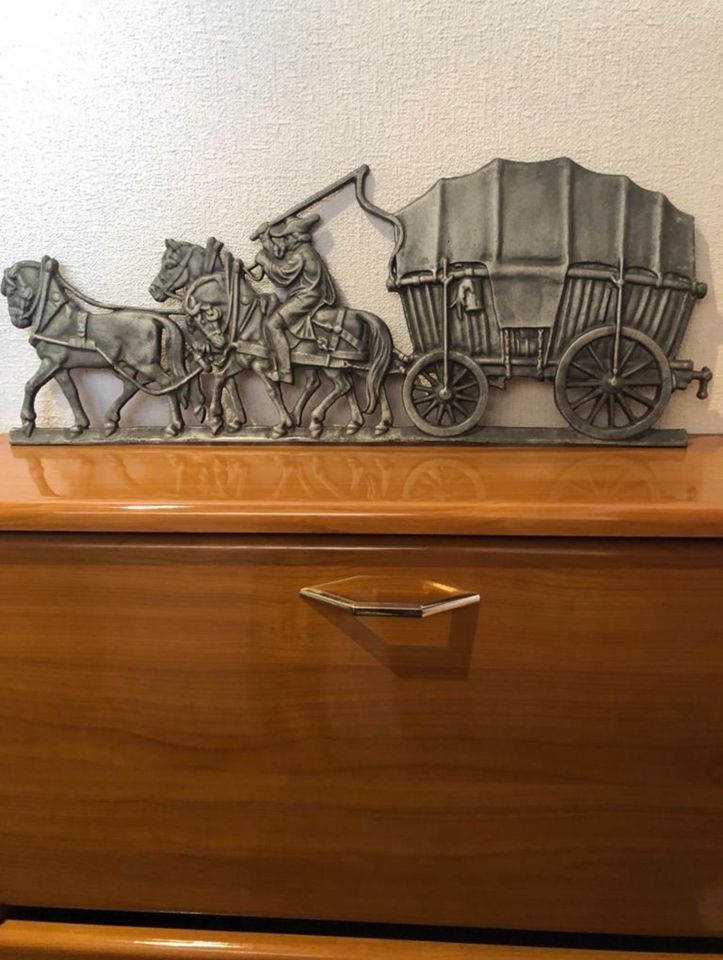 Gusseisen Wandbild mit Pferdekutsche Relief in Norderstedt