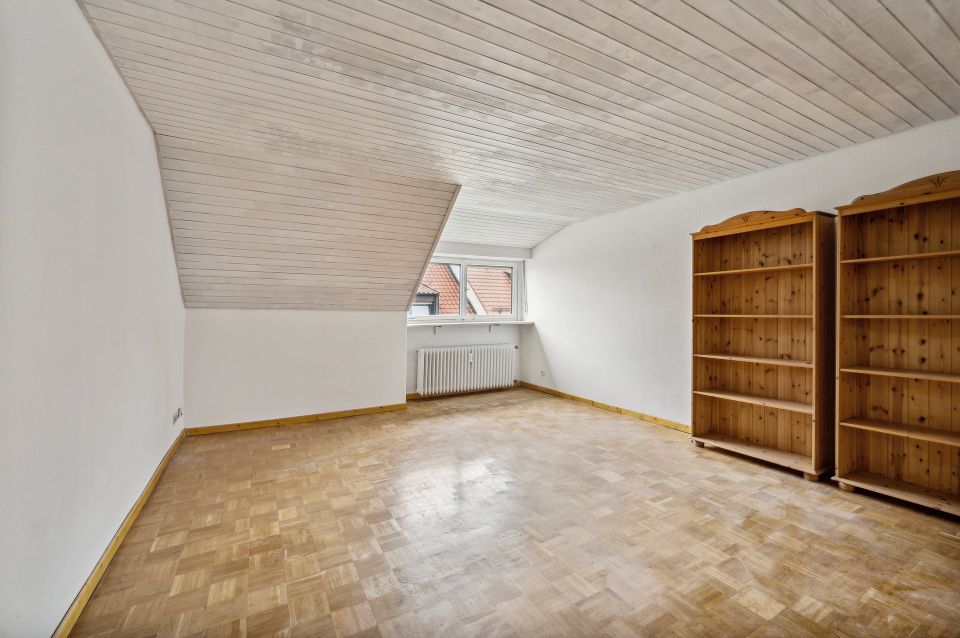 Gemütliches Zuhause gesucht? 3,5-Zimmer-Dachgeschosswohnung mit Stellplatz! in Stuttgart