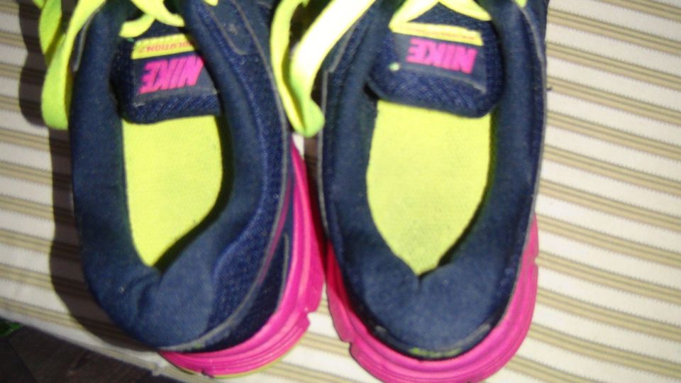 Damen Schuhe NIKE Gr 37 bis Gr 37,5 in Buchen (Odenwald)