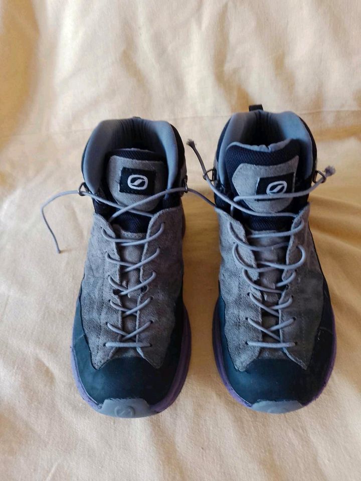 Scarpa Kinder trekking Stiefel 35 in Göttingen