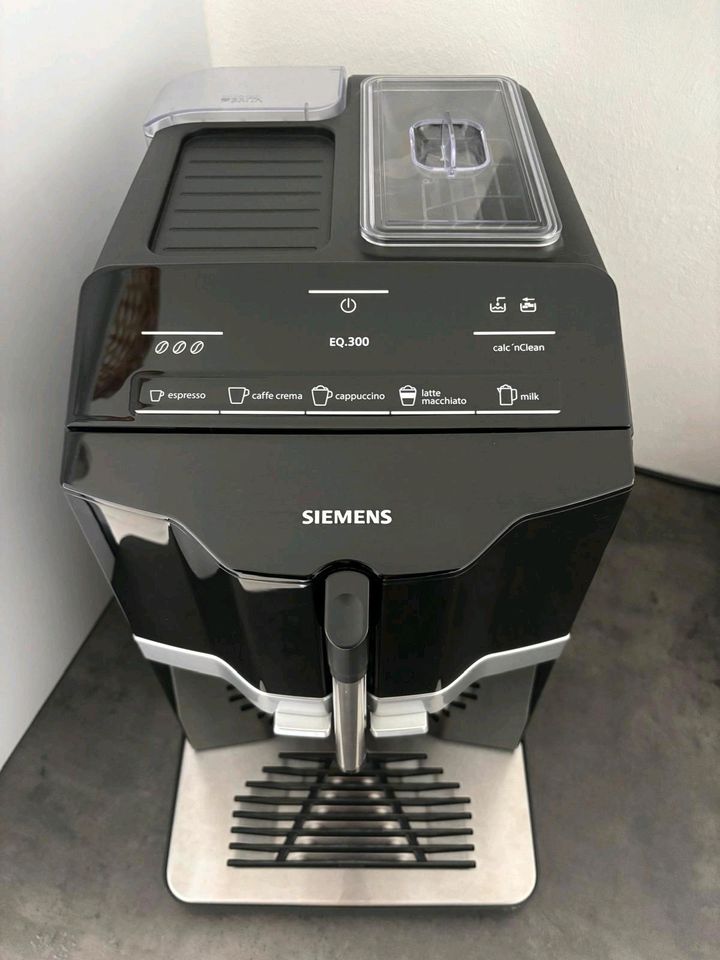 Siemens EQ.300 Vollautomat Kaffeemaschine in Nalbach