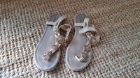 Buffalo Sandalen Zehentrenner Flip Flops Gr. 39 gold Berlin - Neukölln Vorschau