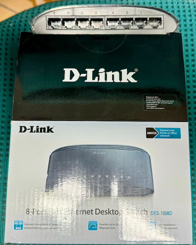 D-Link 8-PortFast Ethernet Desktop Switc ( Des-1008D ) in Reinheim