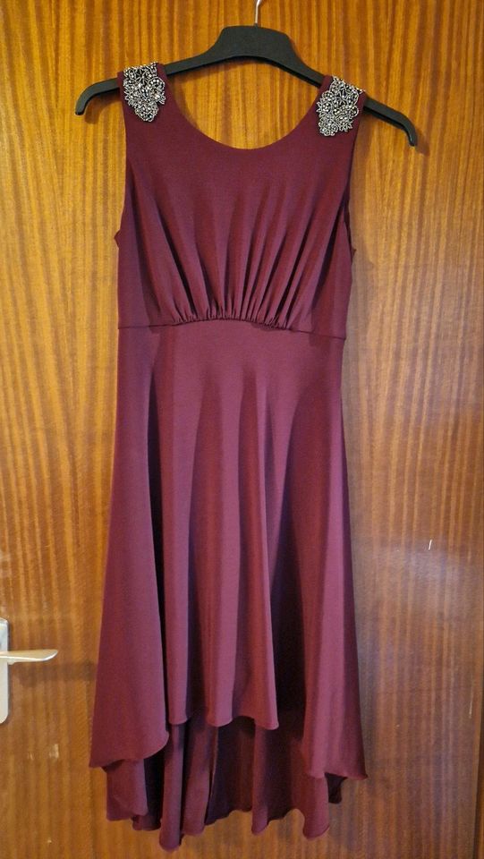 Weinrotes Kleid in Berlin