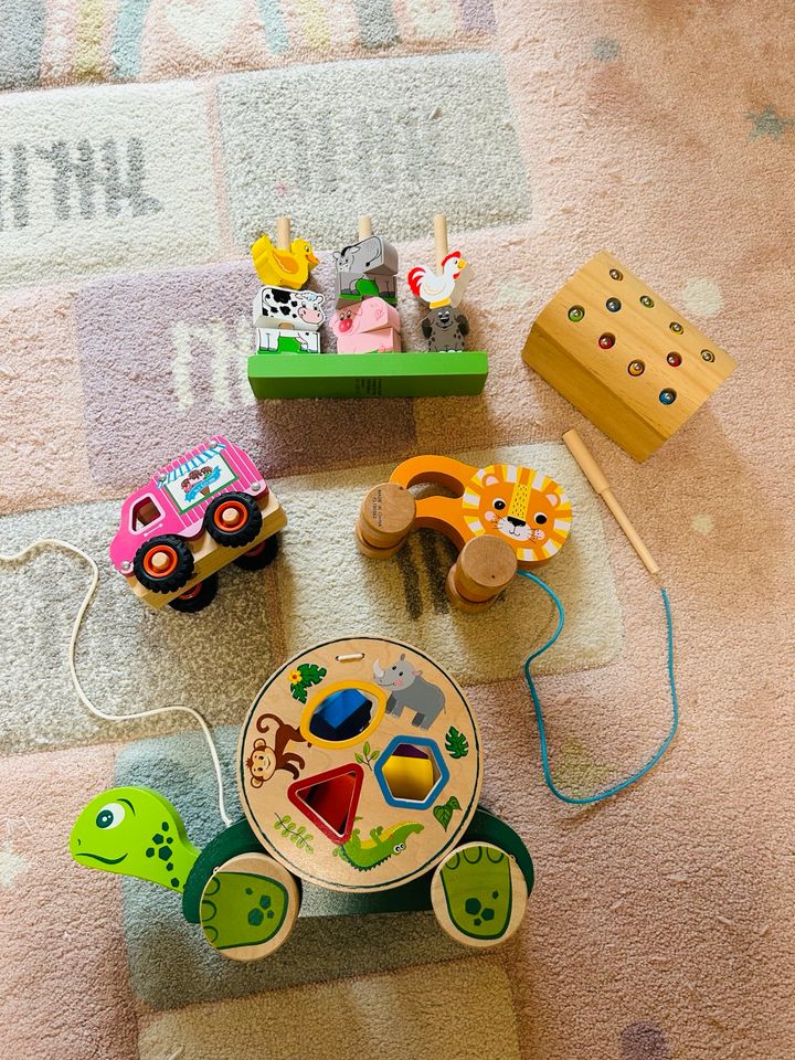 5-teiliges Paket Babyspielzeug / Holz in Berlin