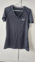 Nike TShirt, neu in 36 Größe Niedersachsen - Wolfsburg Vorschau
