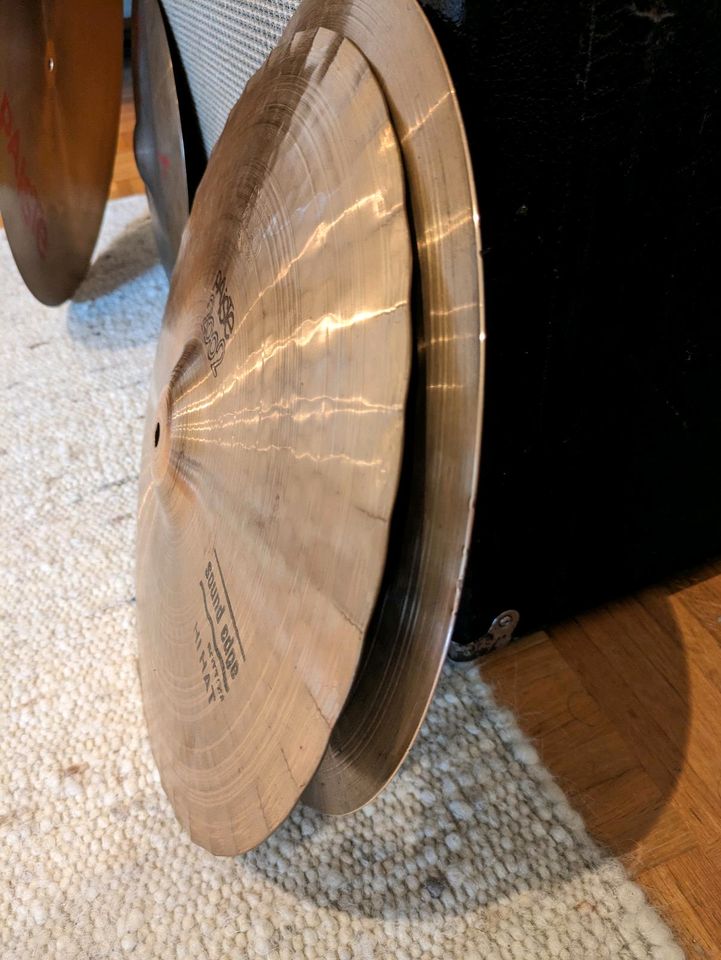 Paiste 2002 sound edge Hihat flatride Crash 1972 und 1982 in Kreuztal