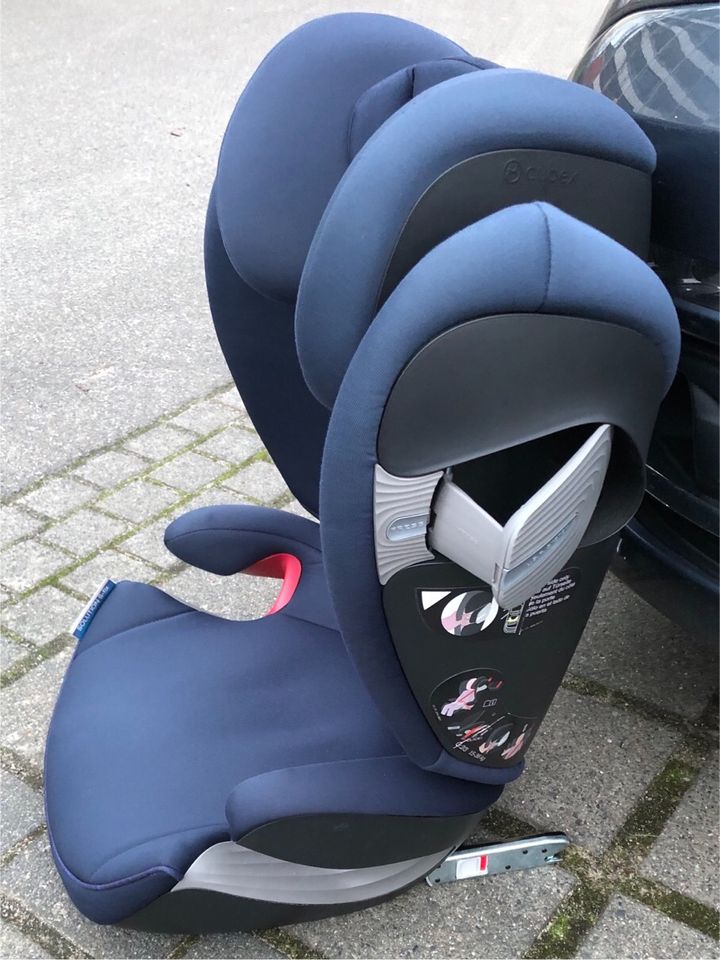 Kindersitz cybex Solution S-Fix blue navy mit Sitzbezug in Waren (Müritz)