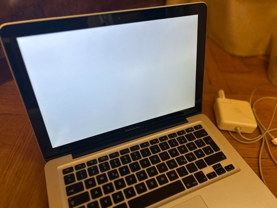Apple MacBook Pro im Top Zustand in Stuttgart