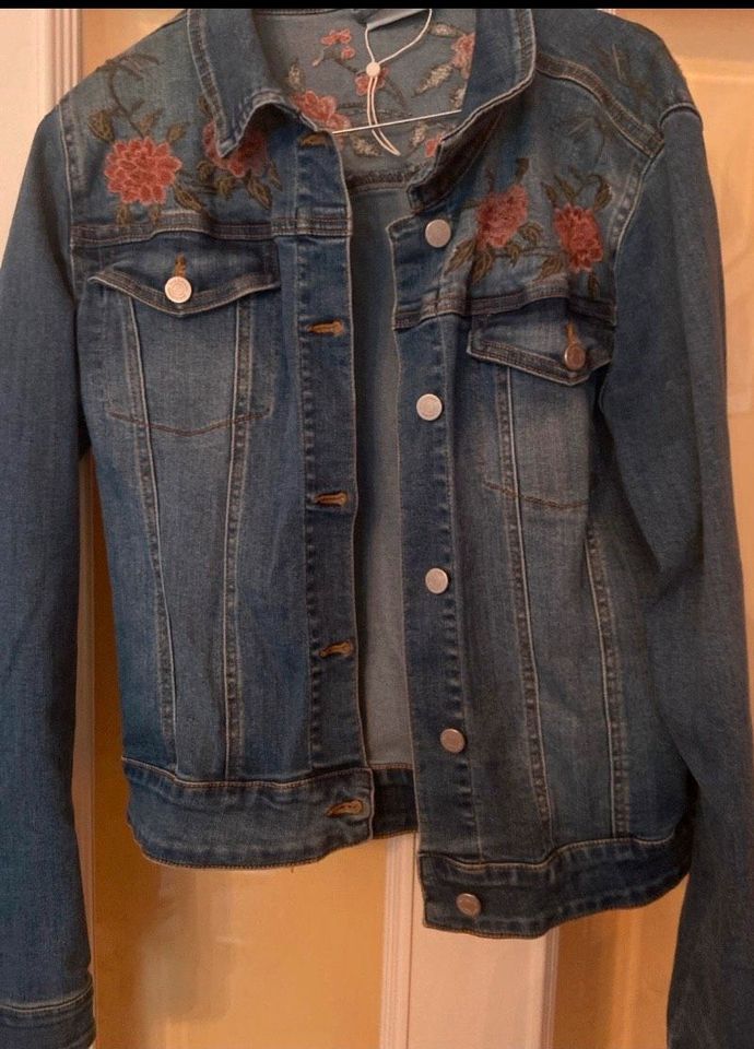 Jeans Jacke Vila Gr. 38 Blumen Stickerei in Centrum