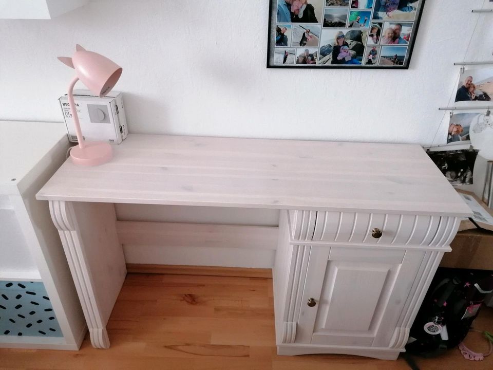 Schöner Holz Schreibtisch in Lehrte