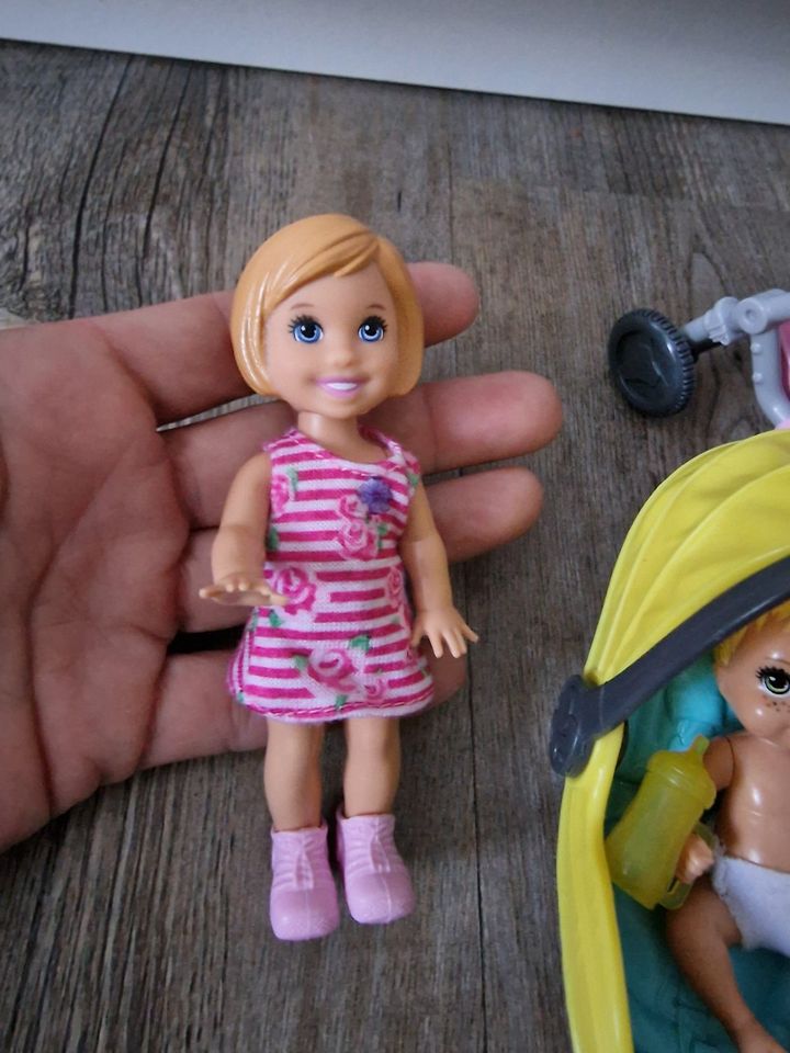 Barbie Skipper Babysitter - Mädchen mit Baby inkl. Kinderwagen in Karlsruhe