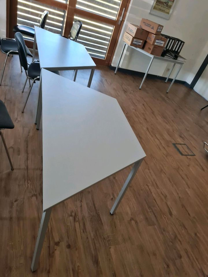 Konvolut 5 Konferenztische Tisch Schreibtisch Trapez Form TOP in Bremen