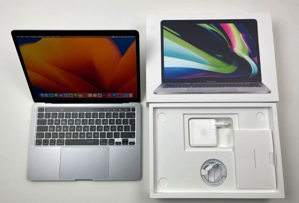 Apple MacBook Pro, M1, 256GB SSD, 8GB RAM in Oberhausen