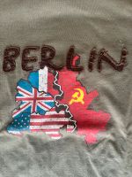 Berlin T-Shirt Gr. M neuwertig und schwarzes Shirt Gr. M Hessen - Bruchköbel Vorschau