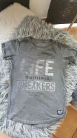 Chapter Young T-Shirt grau Takko 146/152 Life is better Sneakers Bayern - Ottobeuren Vorschau