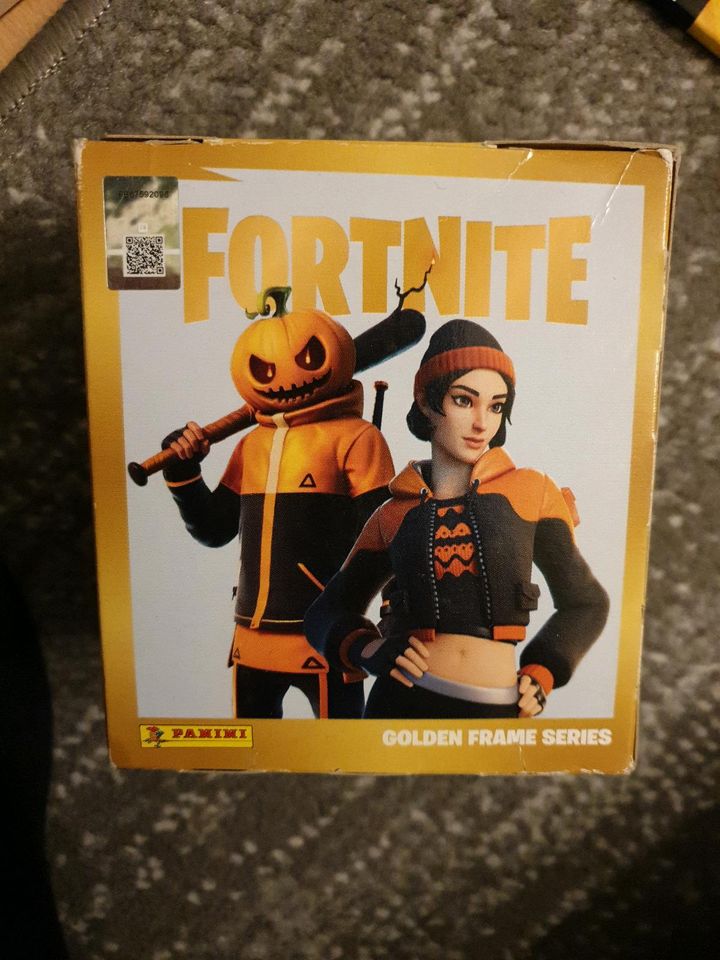 2x Fortnite Bettwäsche Neu & Sticker Box / Display Ovp in Hamburg