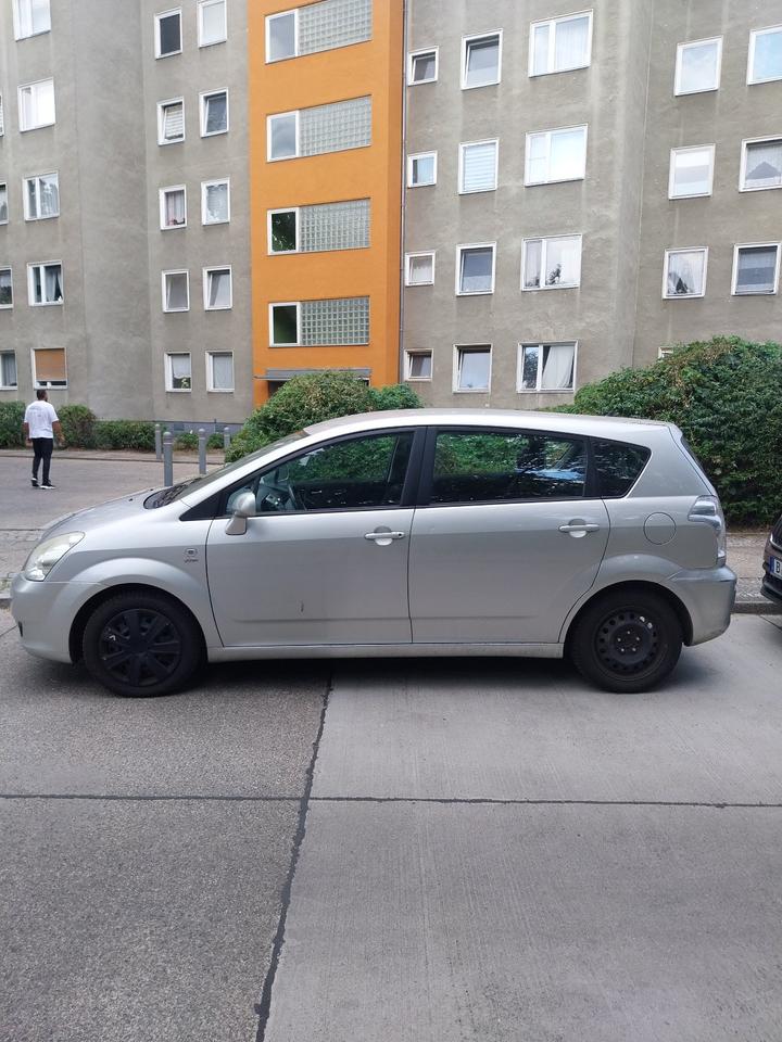 Toyota Corolla Verso 1.8 16V VVT-i  7-Sitzer (TÜV 09/26) in Berlin