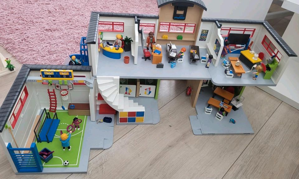 PLAYMOBIL 9453 Große Schule+9454 Turnhalle+9455 Klassenzimmer in Schönenberg-Kübelberg