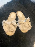 Schlappen Sommer Schuhe Sandalen Asos Neu Gr 6  38 39 Schleife Nordrhein-Westfalen - Hilden Vorschau