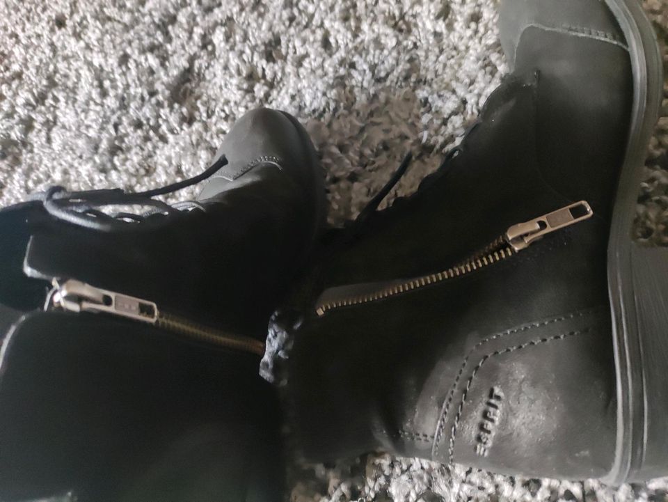 Esprit Boots in Glinde