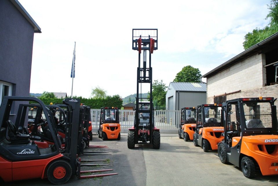 Hangcha Geländestapler HC Allrad 4WD Triplex 4700 4 VentileKabine in Trassem