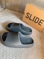 Yezzy Slide grau Thüringen - Nordhausen Vorschau