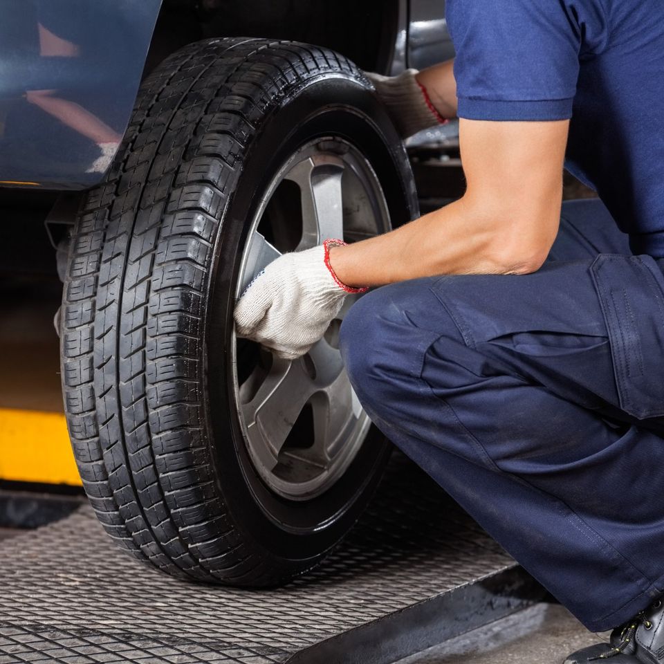 Reifen- und Bremsservice Reparatur Reifenwechsel KFZ-Service in Alsdorf