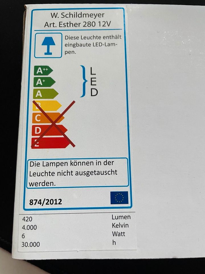 Spiegel Lampe mit Steckdose unbenutzt LED 420 Lumen 4000 Kelvin in Hamburg