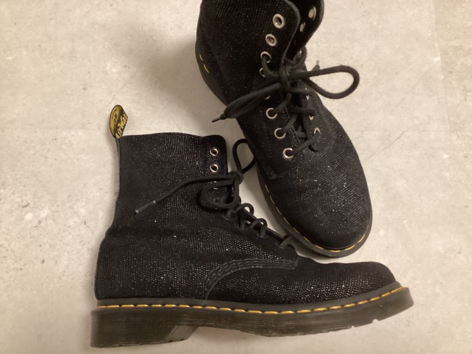 Dr. Martens mit Glitzer in Dransfeld