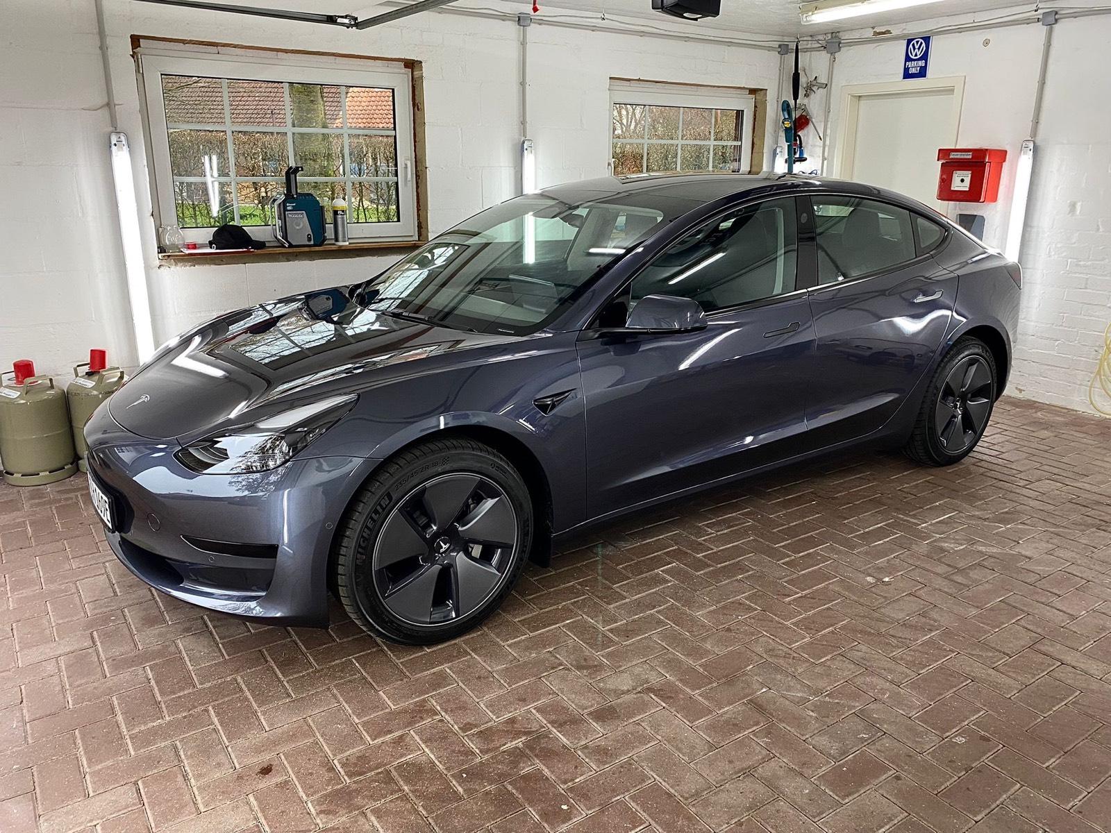 Abbildung des Autos Tesla Model 3 SR+, 325 P…
