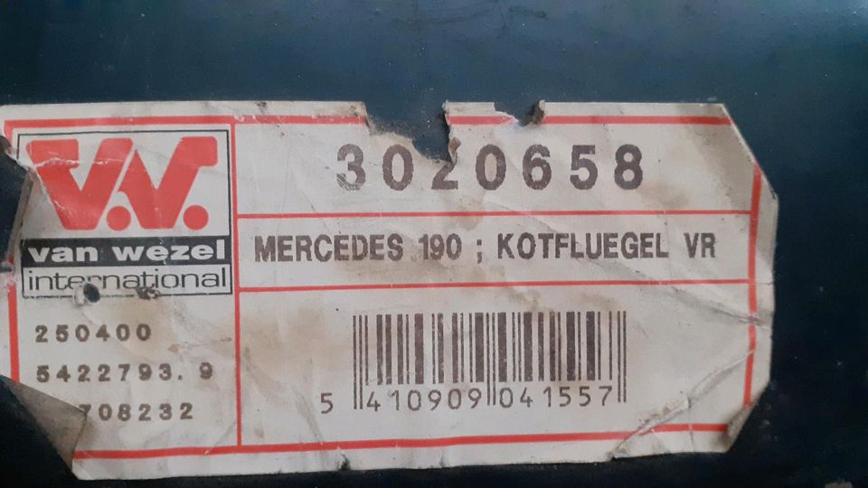 Mercedes 190 E Kotflügel. Rechts in Iphofen