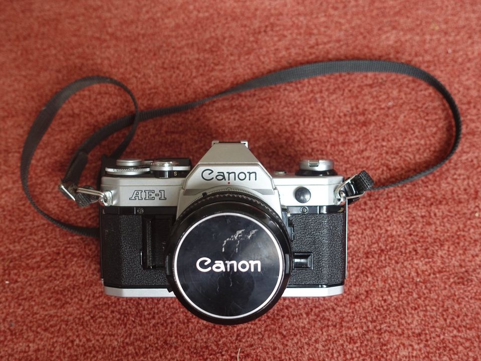 Canon AE-1 – Vintage Kamera mit viel Zubehör in Starnberg